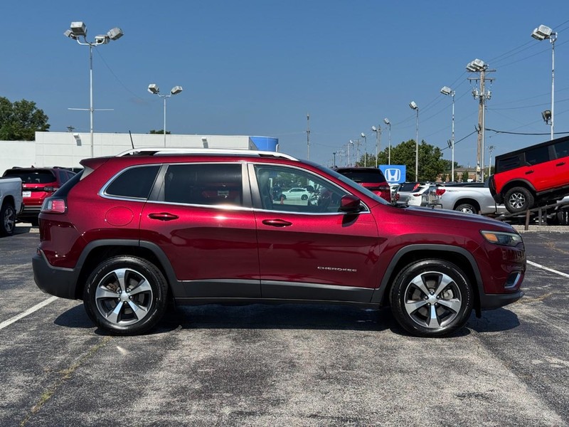 Jeep Cherokee Vehicle Image 02