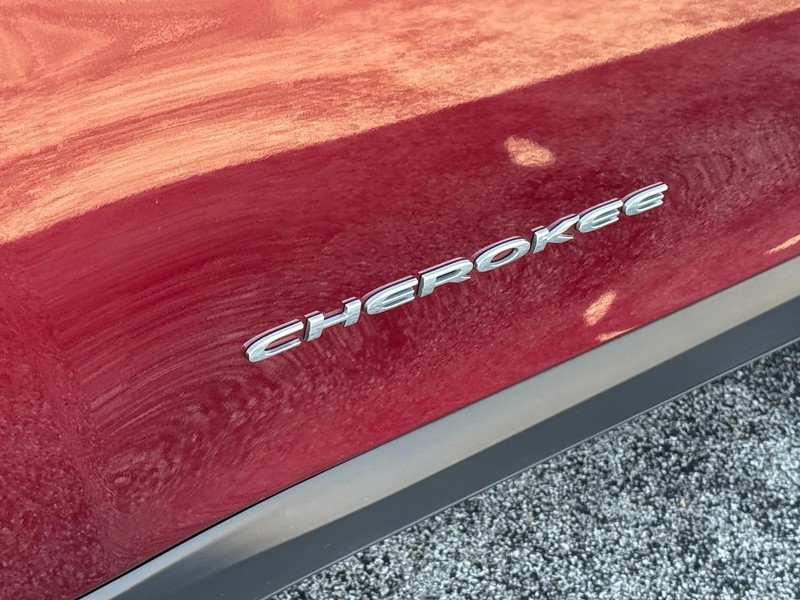 Jeep Cherokee Vehicle Image 11