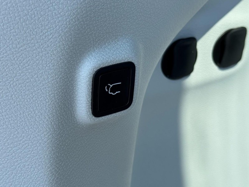 Jeep Cherokee Vehicle Image 16