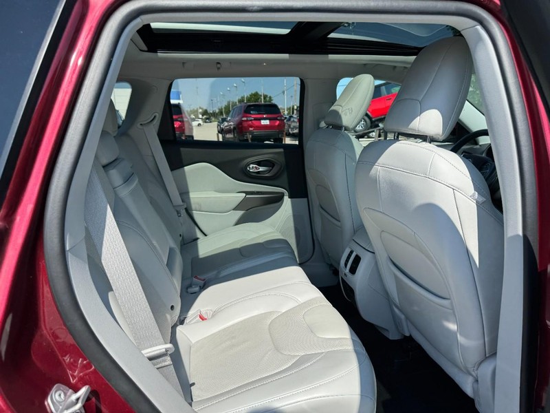 Jeep Cherokee Vehicle Image 18