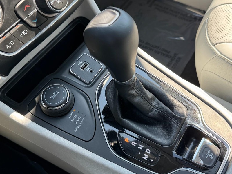 Jeep Cherokee Vehicle Image 29