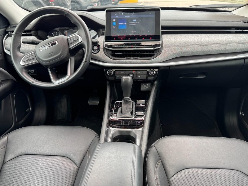 Jeep Compass Vehicle Image 21