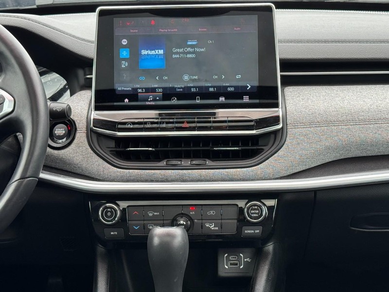 Jeep Compass Vehicle Image 23