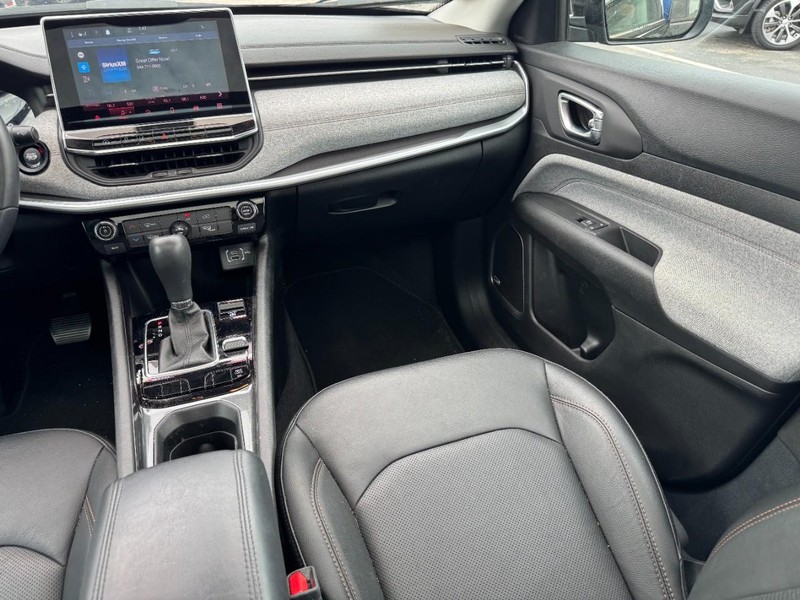 Jeep Compass Vehicle Image 25