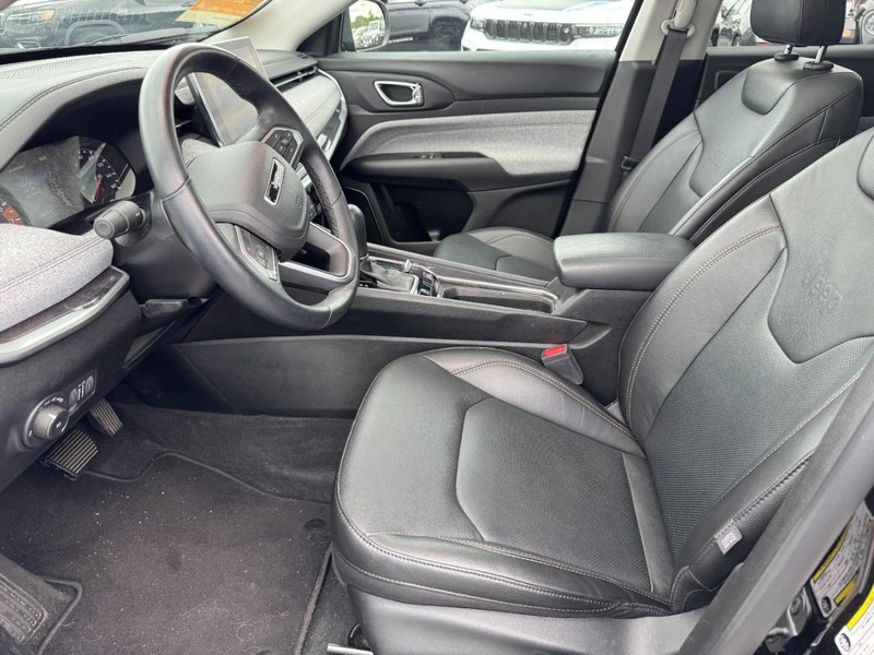 Jeep Compass Vehicle Image 26