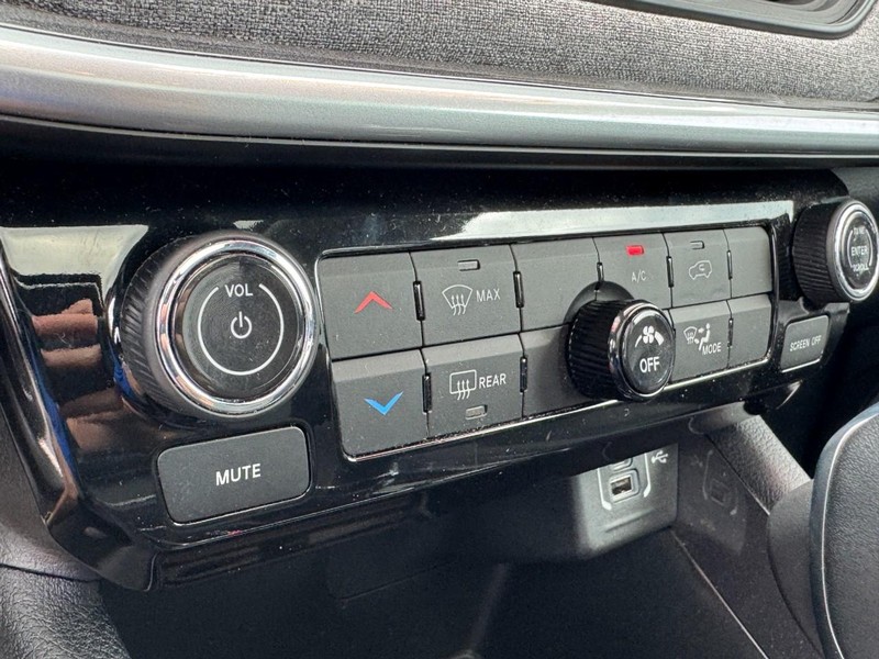 Jeep Compass Vehicle Image 32