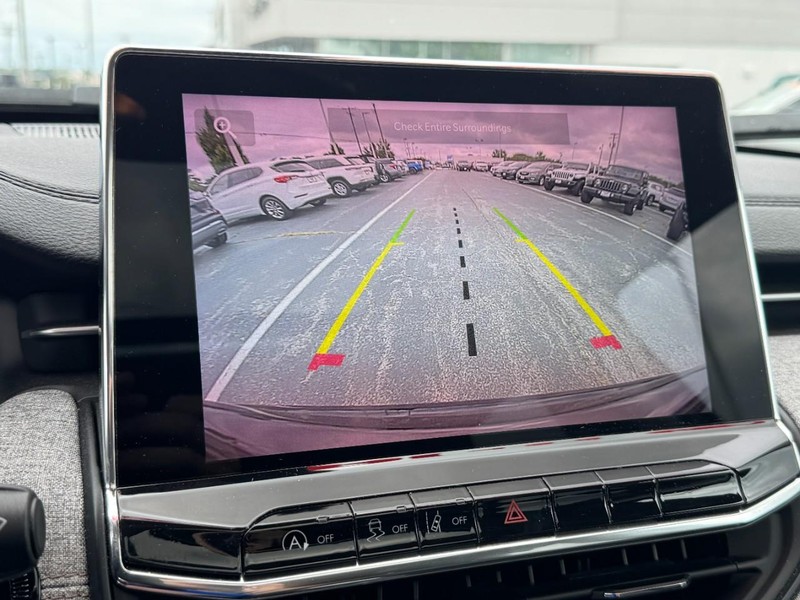 Jeep Compass Vehicle Image 35