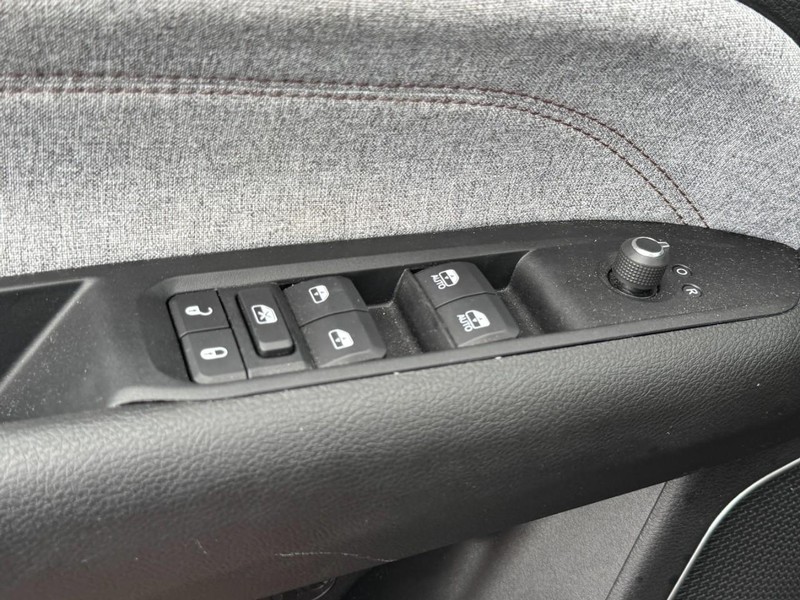 Jeep Compass Vehicle Image 36