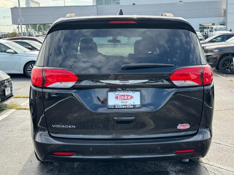 Chrysler Voyager Vehicle Image 14