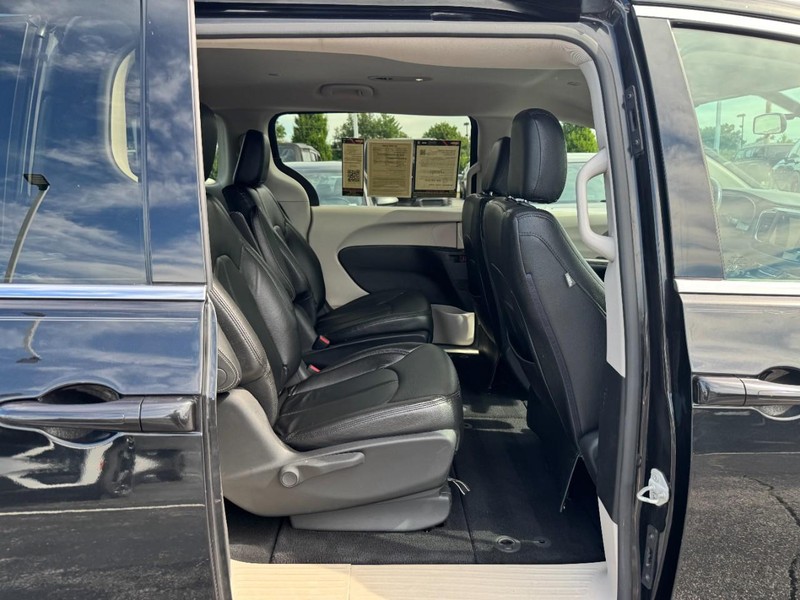 Chrysler Voyager Vehicle Image 15