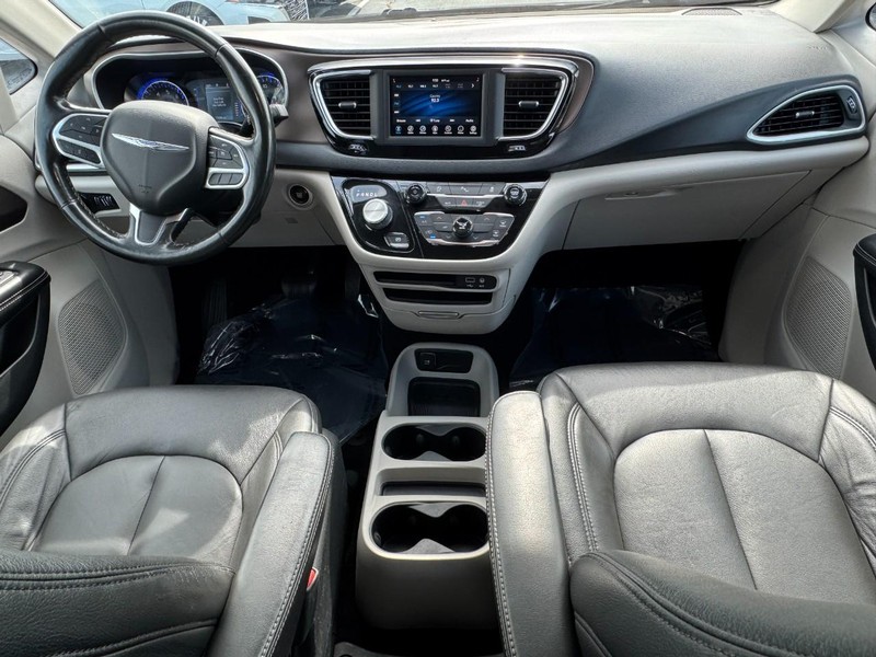 Chrysler Voyager Vehicle Image 17