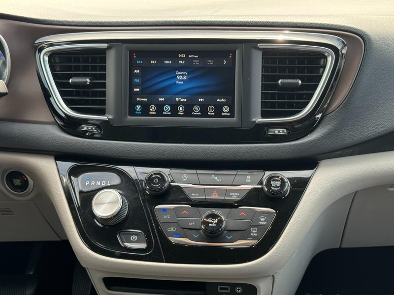 Chrysler Voyager Vehicle Image 19