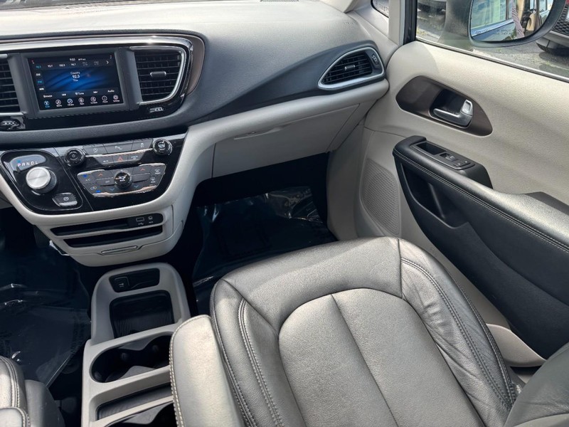 Chrysler Voyager Vehicle Image 21