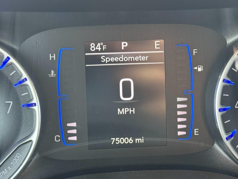Chrysler Voyager Vehicle Image 24