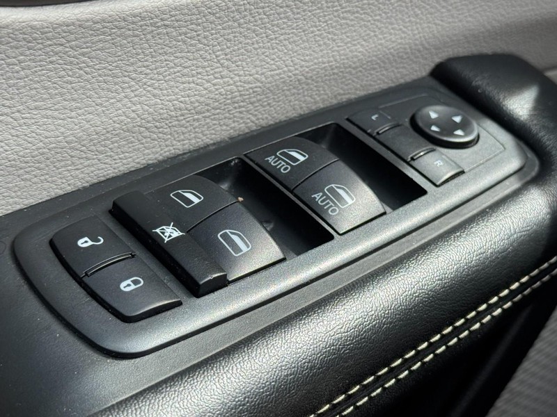 Chrysler Voyager Vehicle Image 29