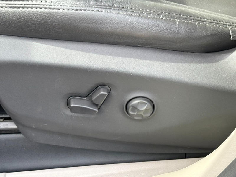 Chrysler Voyager Vehicle Image 30
