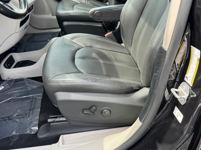 Chrysler Voyager Vehicle Image 31