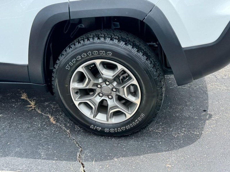 Jeep Cherokee Vehicle Image 08