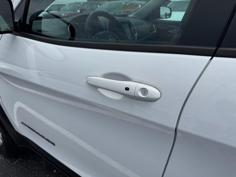 Jeep Cherokee Vehicle Image 12
