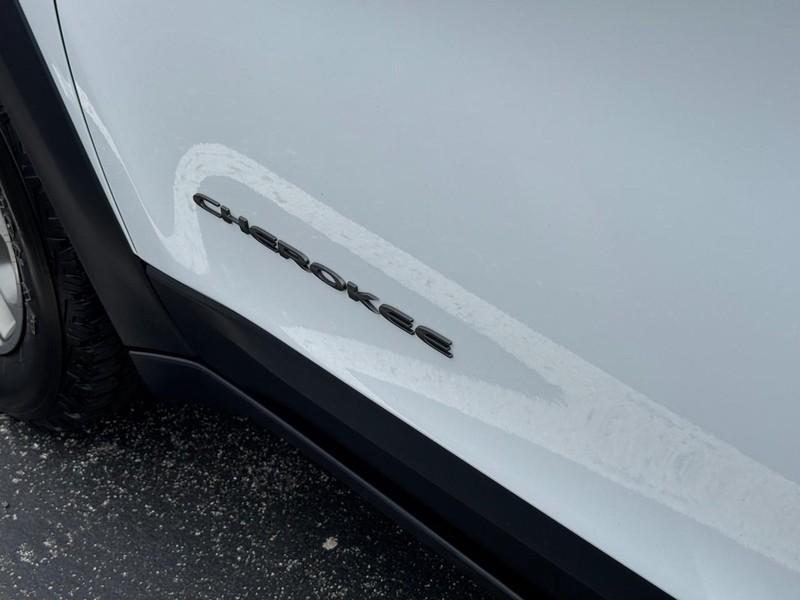 Jeep Cherokee Vehicle Image 13