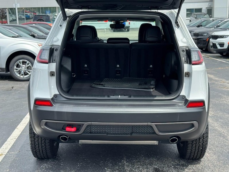 Jeep Cherokee Vehicle Image 15
