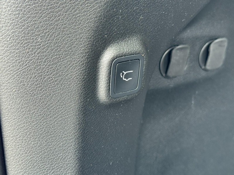 Jeep Cherokee Vehicle Image 16