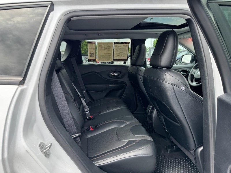 Jeep Cherokee Vehicle Image 18
