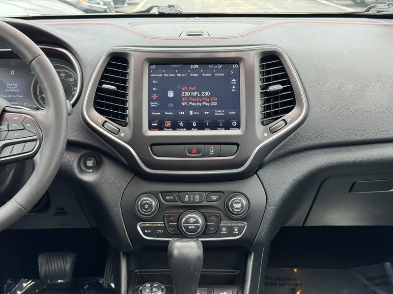 Jeep Cherokee Vehicle Image 22