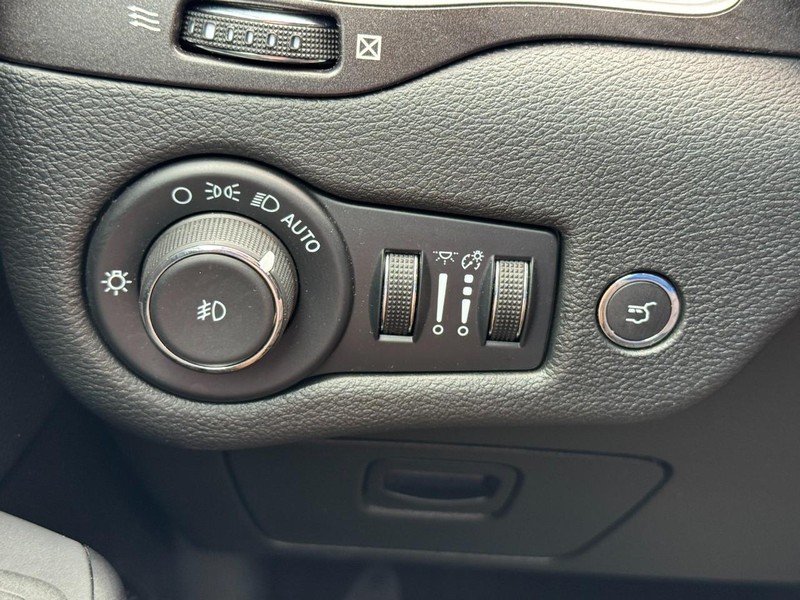 Jeep Cherokee Vehicle Image 27