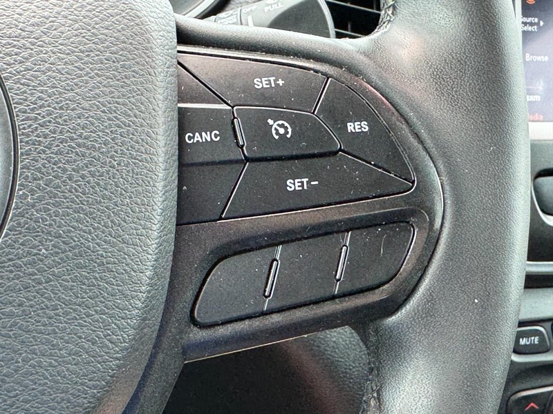 Jeep Cherokee Vehicle Image 29