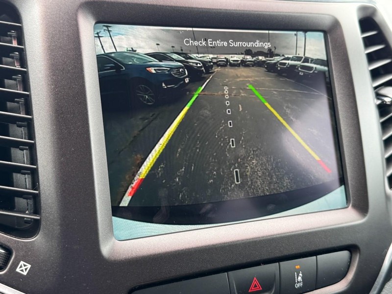 Jeep Cherokee Vehicle Image 34