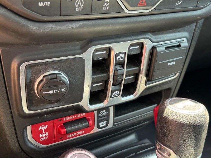 Jeep Wrangler Vehicle Image 26