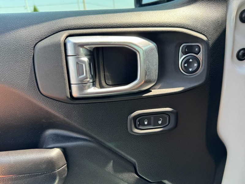 Jeep Wrangler Vehicle Image 31
