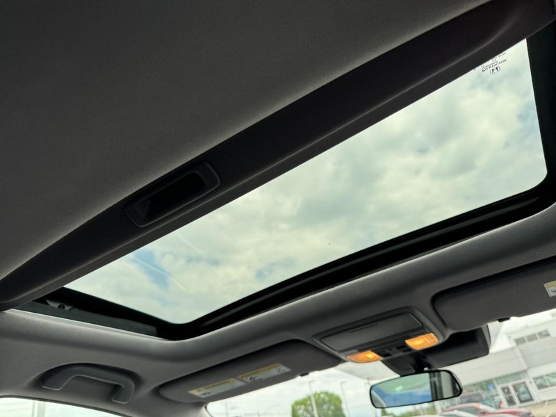 Honda CR-V Vehicle Image 17