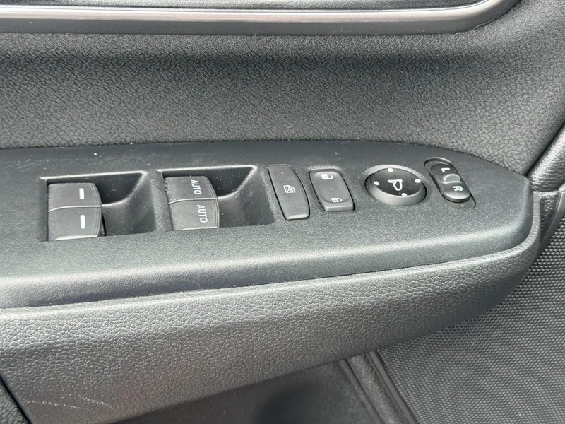 Honda CR-V Vehicle Image 31