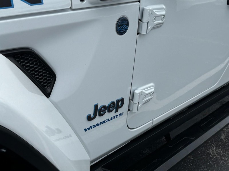 Jeep Wrangler 4xe Vehicle Image 13