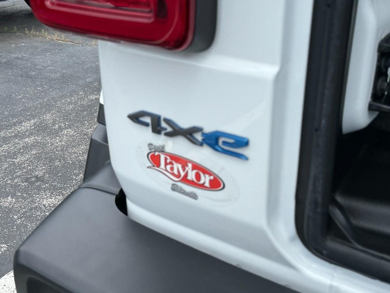 Jeep Wrangler 4xe Vehicle Image 16