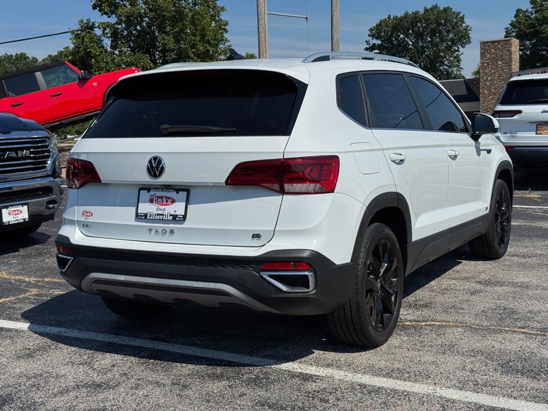 Volkswagen Taos Vehicle Image 03