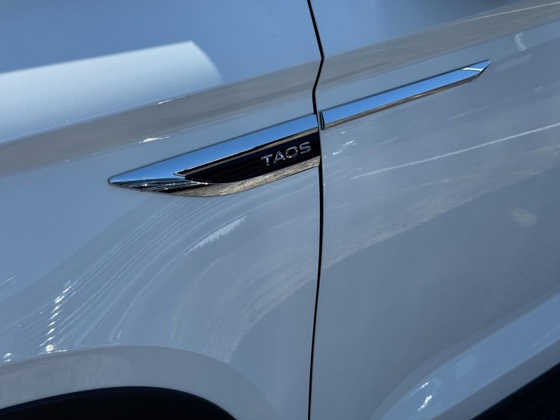 Volkswagen Taos Vehicle Image 11