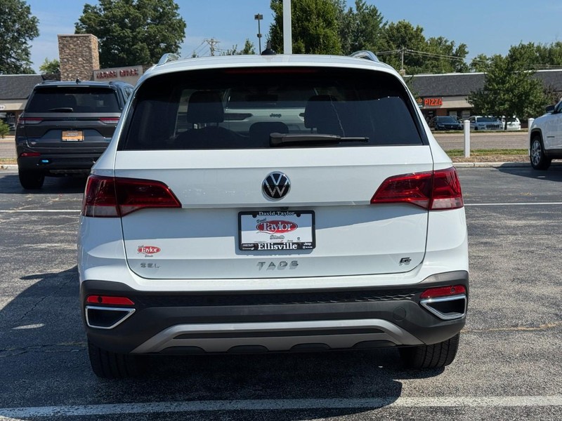 Volkswagen Taos Vehicle Image 14