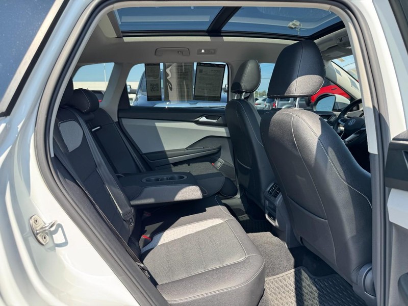 Volkswagen Taos Vehicle Image 17