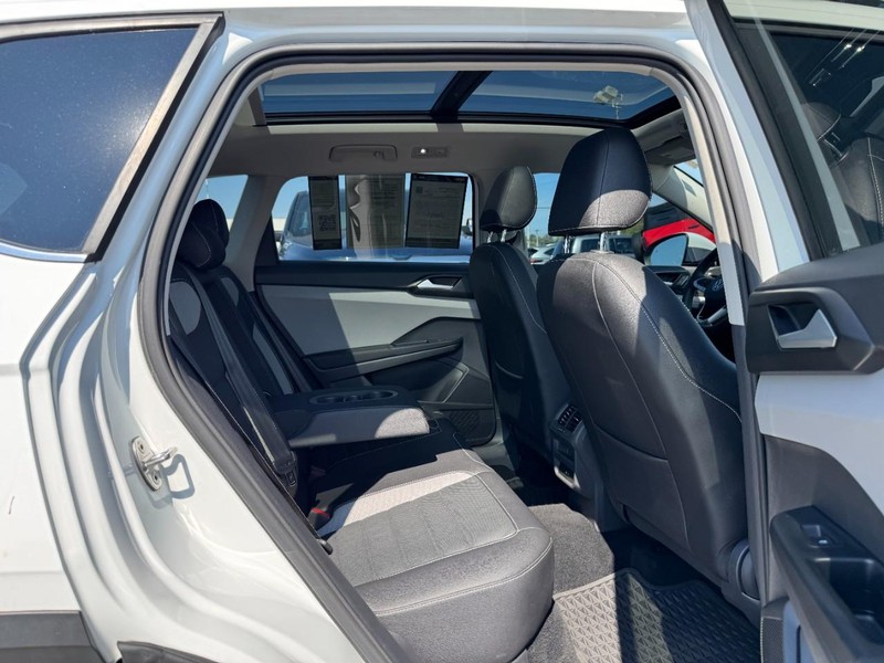 Volkswagen Taos Vehicle Image 18
