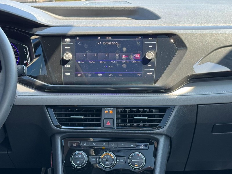 Volkswagen Taos Vehicle Image 22