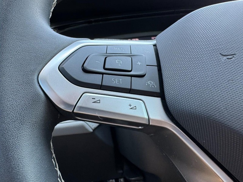 Volkswagen Taos Vehicle Image 26
