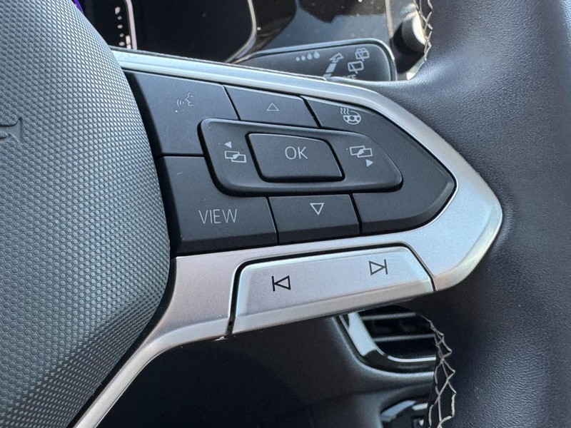 Volkswagen Taos Vehicle Image 27