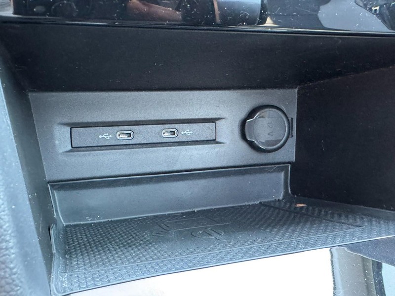 Volkswagen Taos Vehicle Image 30