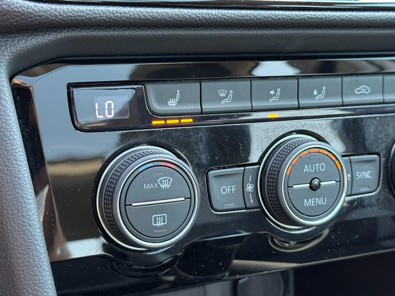 Volkswagen Taos Vehicle Image 31