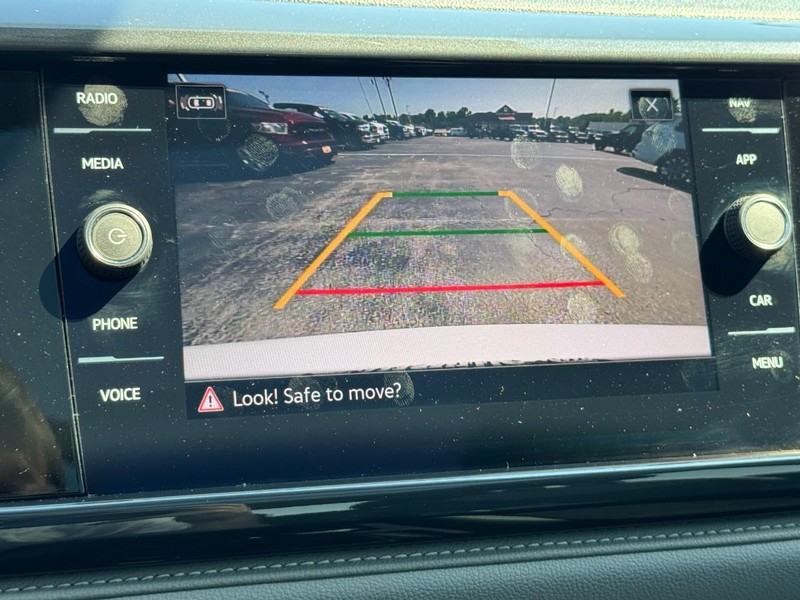 Volkswagen Taos Vehicle Image 32