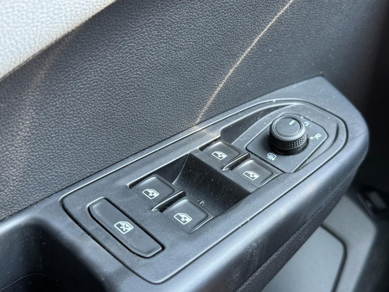 Volkswagen Taos Vehicle Image 33