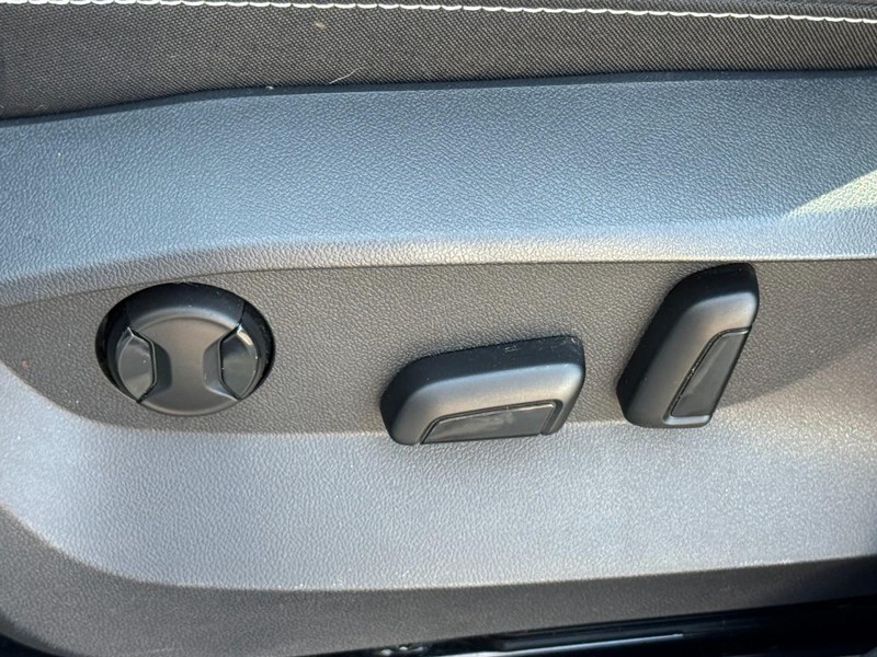 Volkswagen Taos Vehicle Image 34